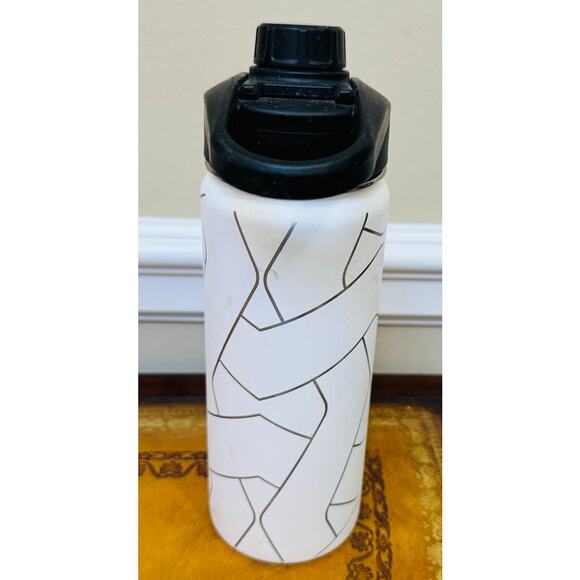 Simple Modern Summit Stainless Steel Reusable Geometric Water Bottle 18 oz. - Picture 2 of 6